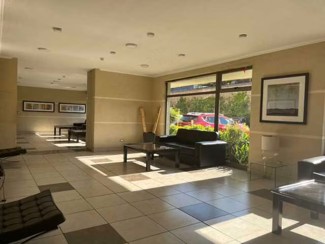 Departamento con terraza, REMODELADO. Metro Hosp (175895)
