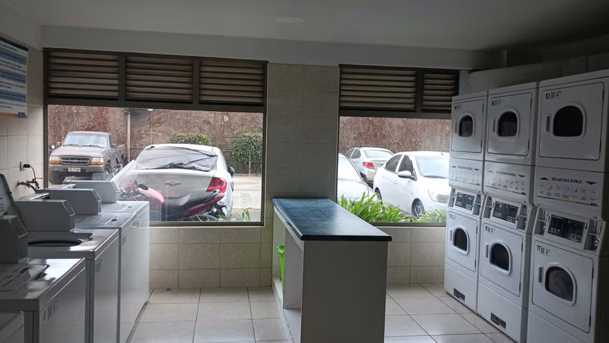 Departamento con terraza, REMODELADO. Metro Hosp (175895)