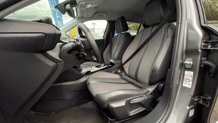 Peugeot 2008 Puretech 130 EAT8 1.2 AUT (2023)
