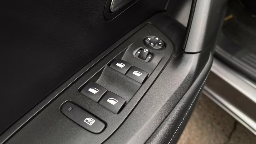 Peugeot 2008 Puretech 130 EAT8 1.2 AUT (2023)