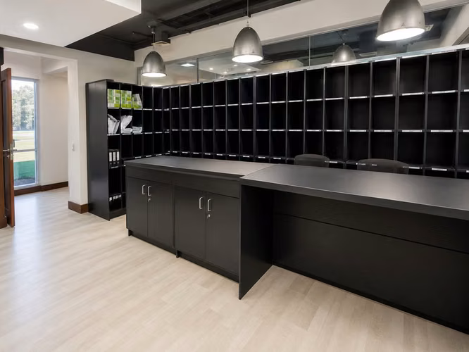 8P,3B,5EST| 180M2| CIUDAD EMPRESARIAL