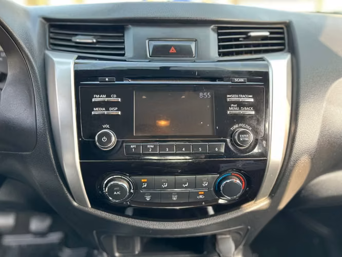Nissan Np300 2.3 XE DIESEL 4X2 DC MT 4P 2021