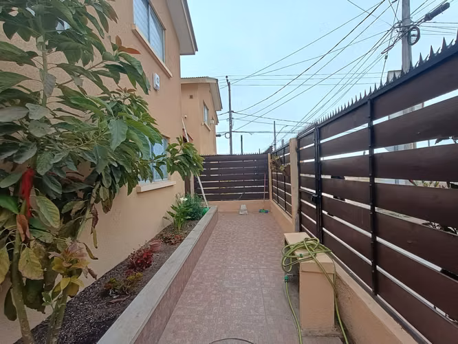 ARRIENDO CASA HABITACIÓN CON LOCAL COMERCIAL EN FALDEOS DE LA FLORIDA I - LA SERENA