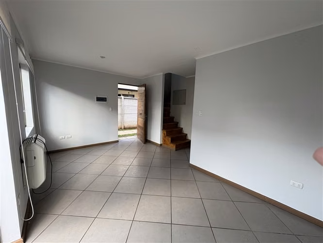 Casa en arriendo de 4 dorm, Valles del country, Talca