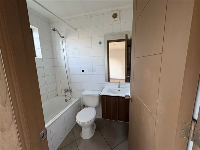Casa en arriendo de 4 dorm, Valles del country, Talca