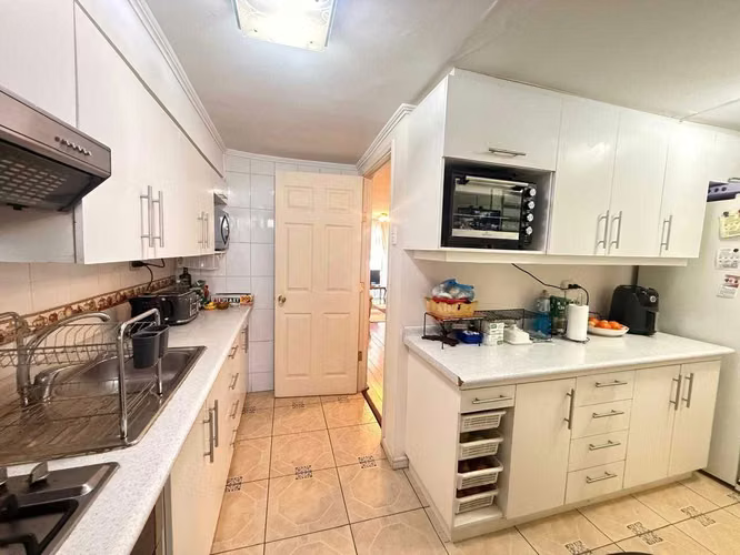 Amplia Vivienda con Excelente Conectividad (176006)