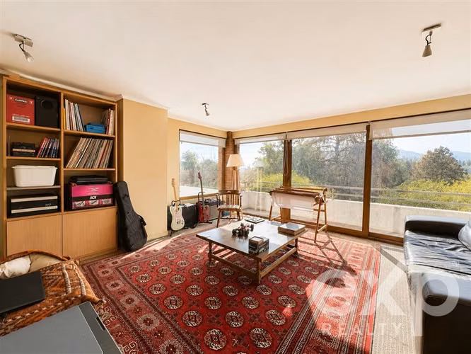 Casa Chilena en Polo de Manquehue Parcela de 3.700 m2