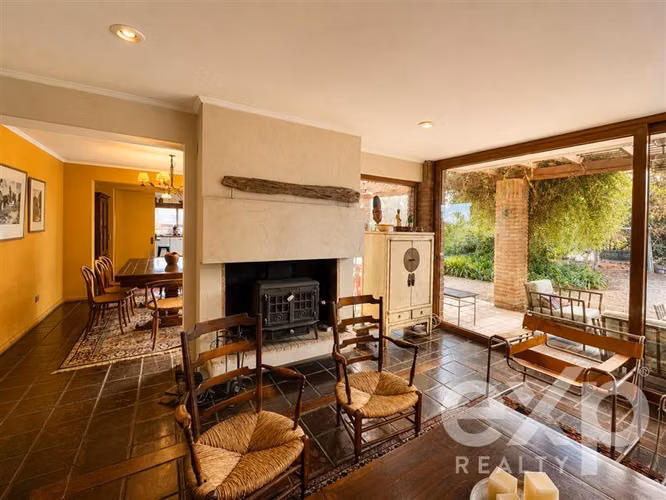Casa Chilena en Polo de Manquehue Parcela de 3.700 m2