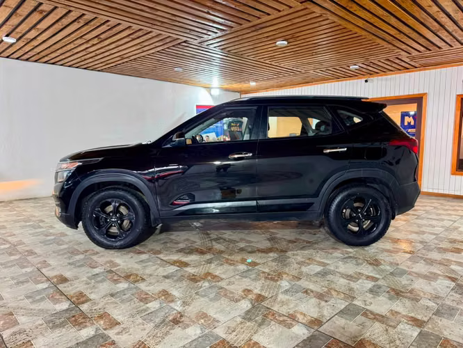 KIA SELTOS EX