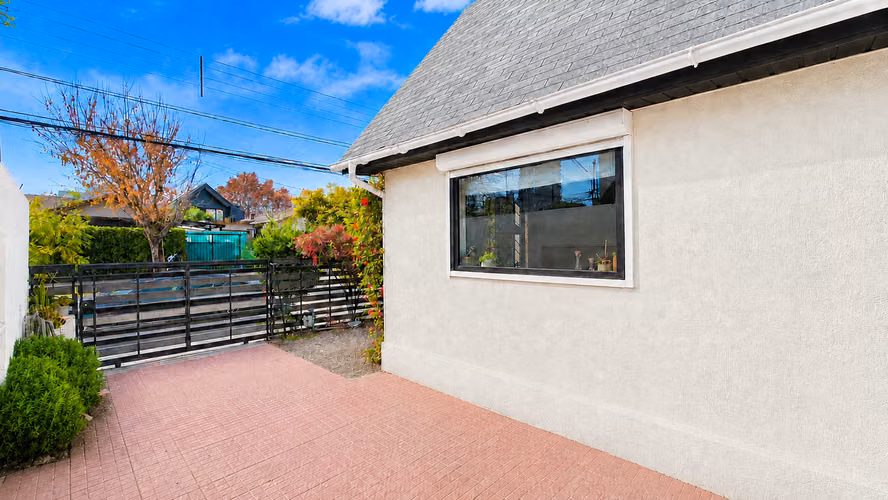 Venta Casa Con Piscina / Apumanque