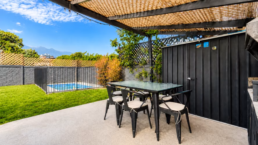 Venta Casa Con Piscina / Apumanque