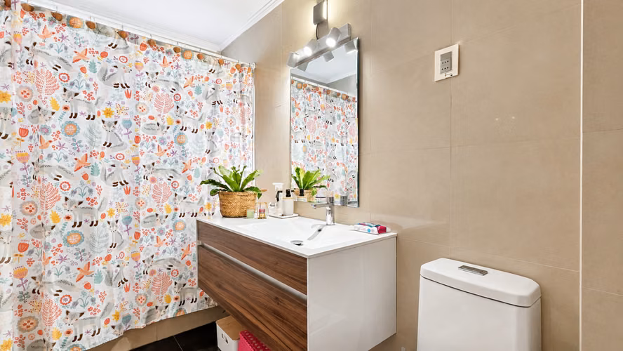 Venta Casa Con Piscina / Apumanque