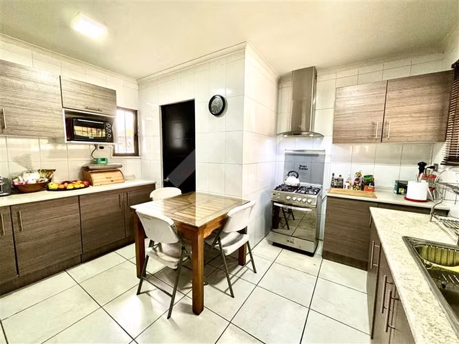Casa en venta de 3 dorm. en La Reina UF 10.950.-