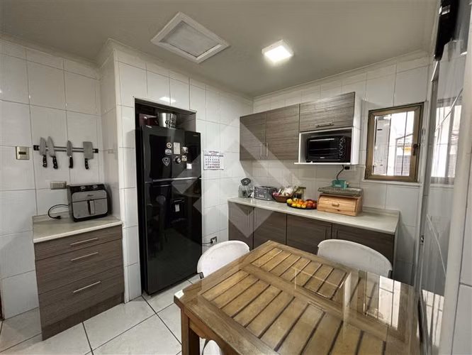 Casa en venta de 3 dorm. en La Reina UF 10.950.-
