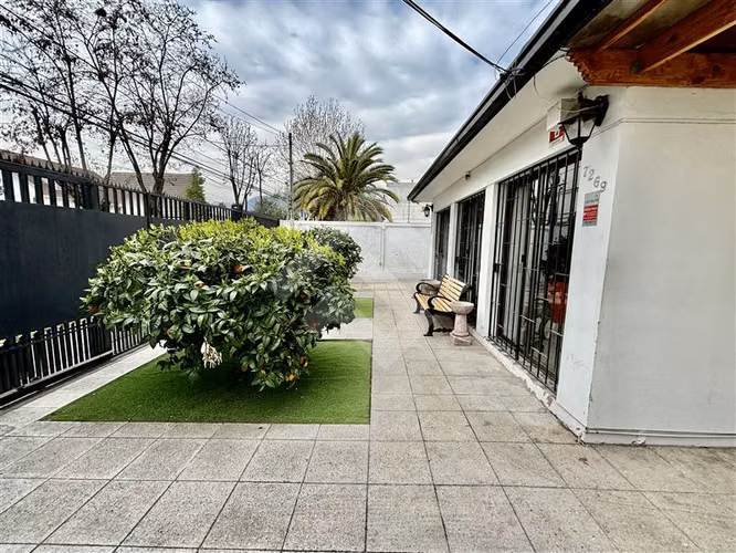 Casa en venta de 3 dorm. en La Reina UF 10.950.-