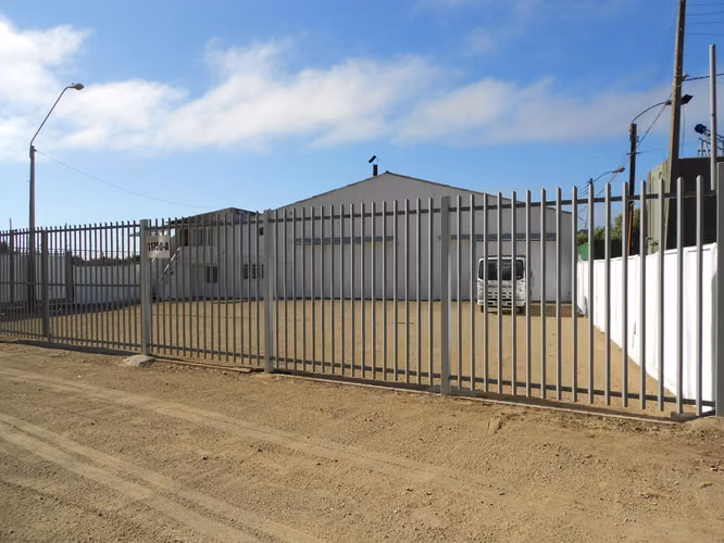 SE ARRIENDA BODEGA COMERCIAL CON OFICINAS CAMINO INTERNACIONAL CONCÓN