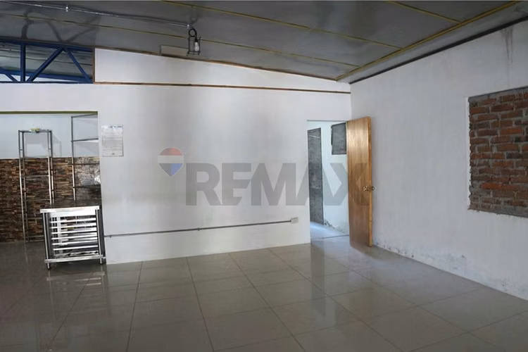 Local comercial con patente en yumbel
