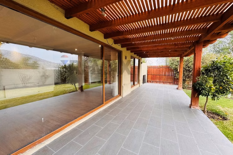 Casa chilena, piedra roja