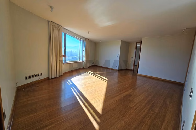 Exclusivo penthouse en el golf ! 4d + sala