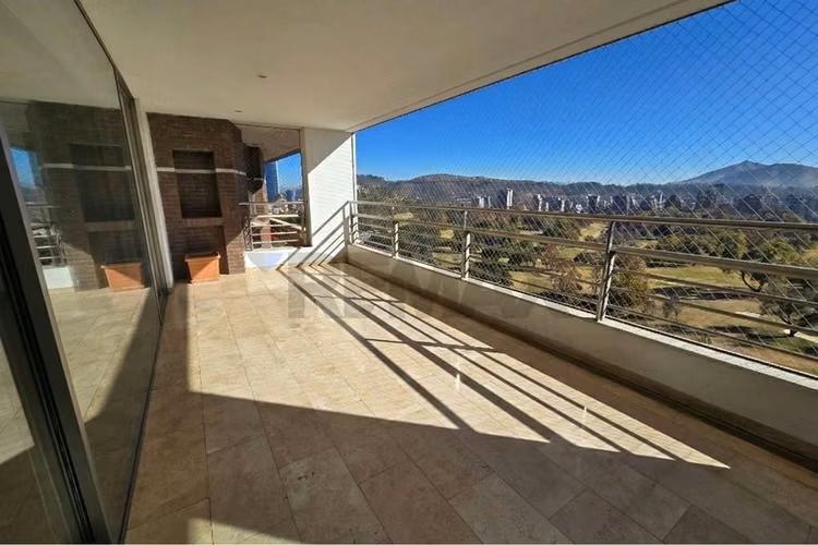 Exclusivo penthouse en el golf ! 4d + sala