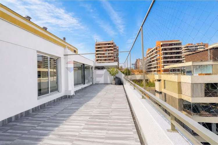 Penthouse norte con terraza 140 m²