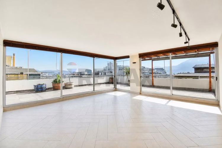 Penthouse norte con terraza 140 m²