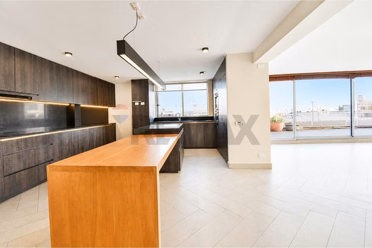Penthouse norte con terraza 140 m²