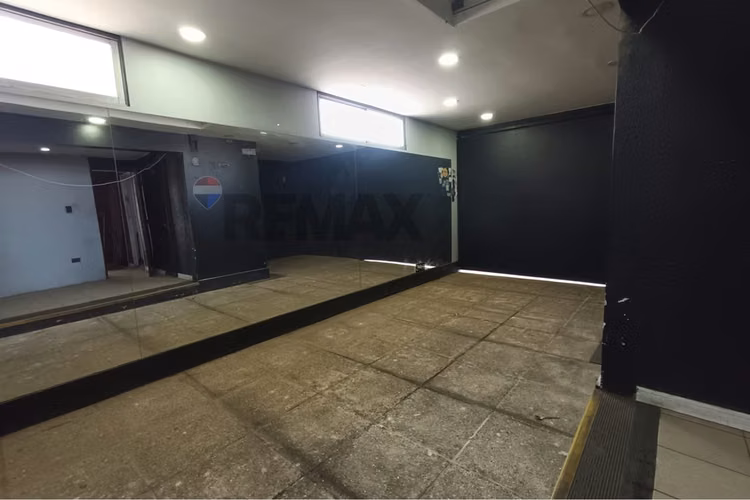 Esquina comercial , alta exposición.