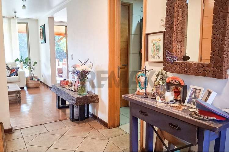 Hermosa casa aislada de 3 pisos en condominio - Imagen 3