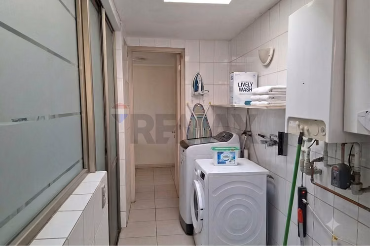 Hermosa casa aislada de 3 pisos en condominio