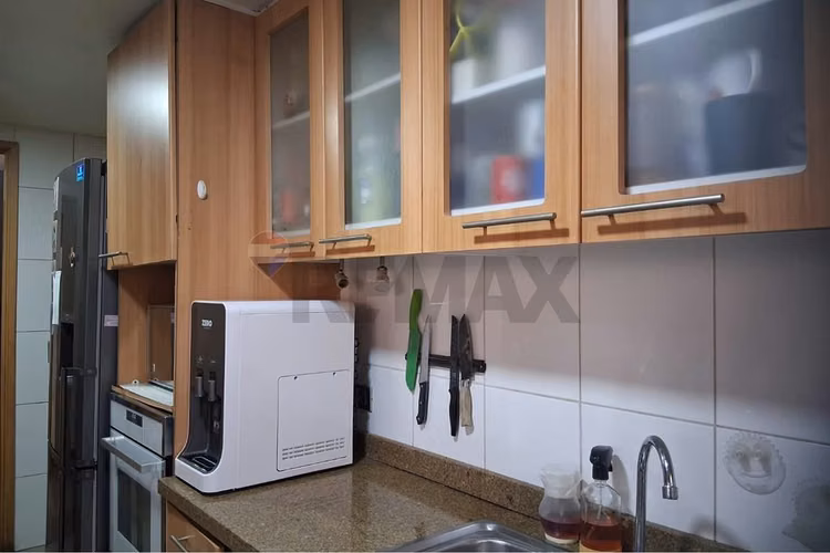 Hermosa casa aislada de 3 pisos en condominio
