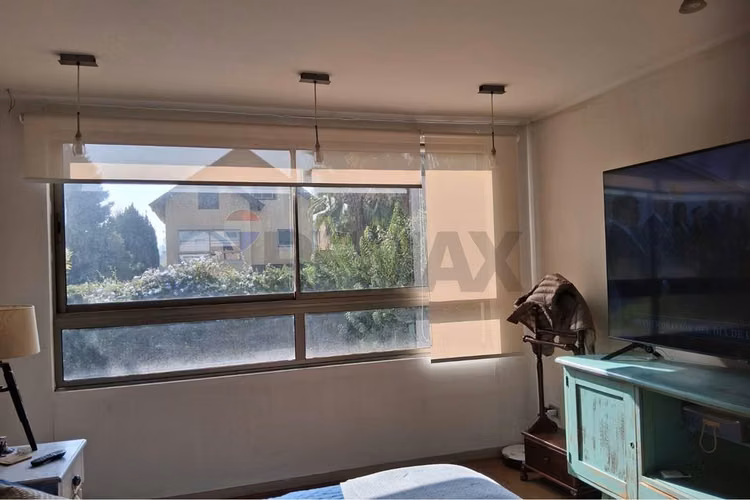Hermosa casa aislada de 3 pisos en condominio