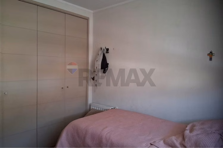 Hermosa casa aislada de 3 pisos en condominio