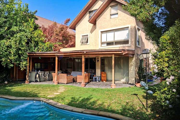 Hermosa casa aislada de 3 pisos en condominio - Imagen 2