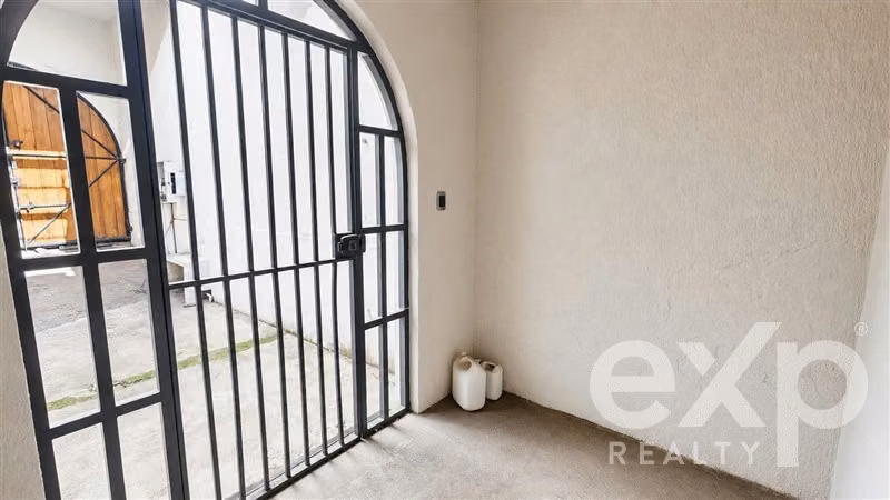 Arriendo edificio comercial en Cuevas con Astorga
