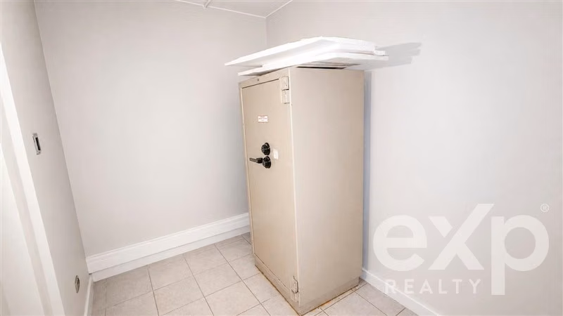 Arriendo edificio comercial en Cuevas con Astorga