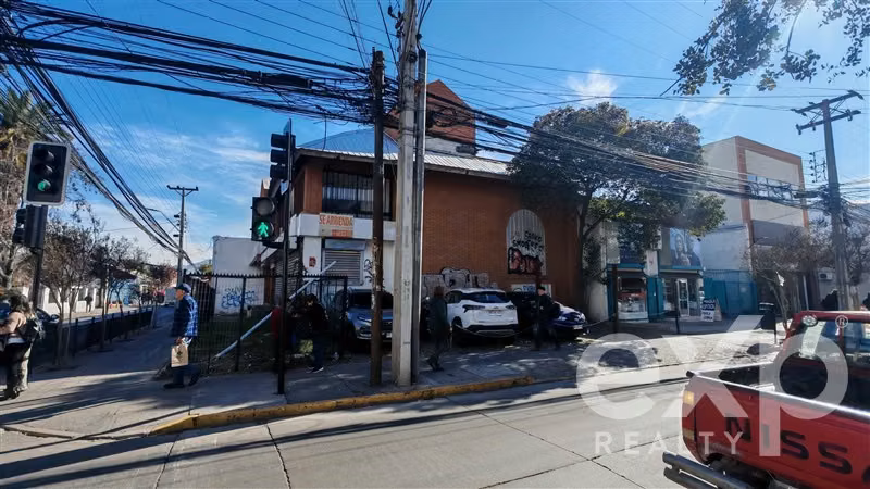 Arriendo edificio comercial en Cuevas con Astorga