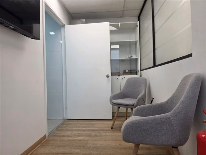 Oficina en Arriendo Uso Comercial en El Golf