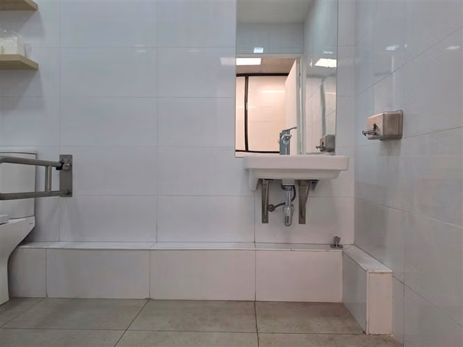 Oficina en Arriendo Uso Comercial en El Golf