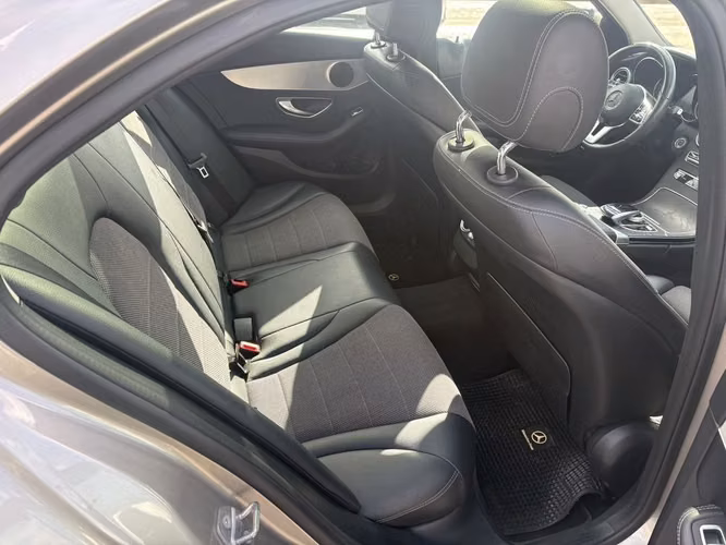 MERCEDES-BENZ 200 2019