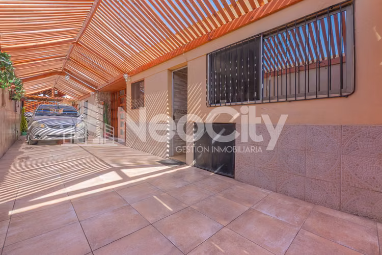 Amplia casa en venta en Pasaje Pedro Morán