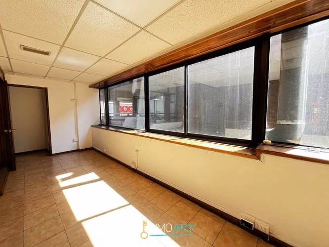 Arriendo oficina con 4 privados en el centro de Temuco