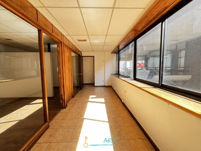 Arriendo oficina con 4 privados en el centro de Temuco