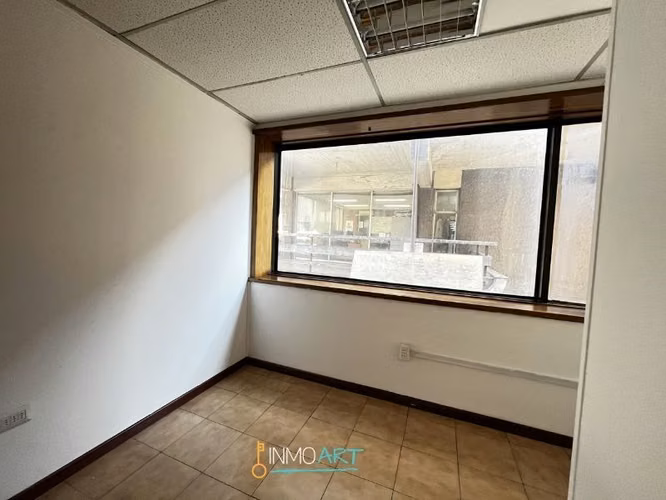 Arriendo oficina con 4 privados en el centro de Temuco