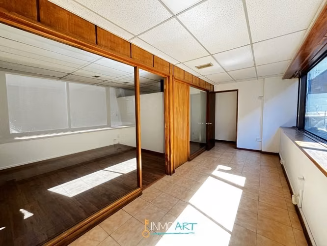 Arriendo oficina con 4 privados en el centro de Temuco