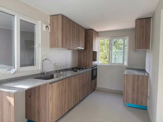 Casa con diseño Moderno (176118)