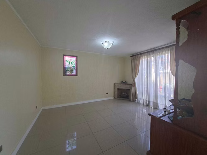 Casa en Venta, 4 dorm, 3 baños, servicio (176129)