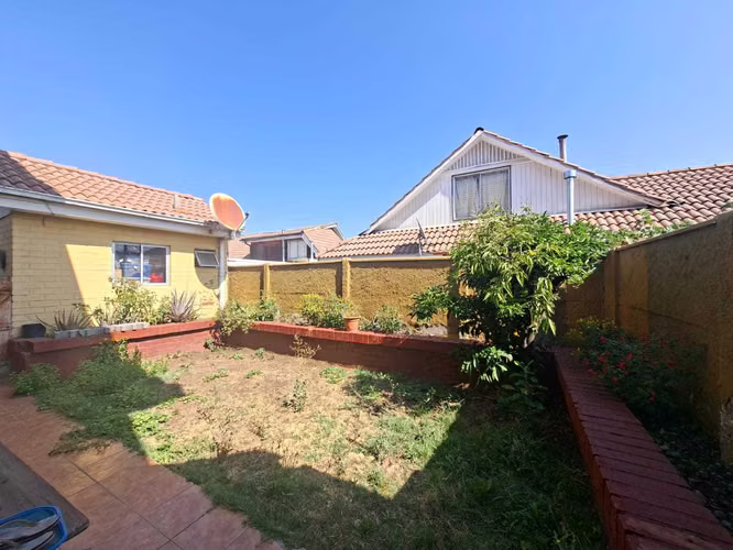 Casa en Venta, 4 dorm, 3 baños, servicio (176129)