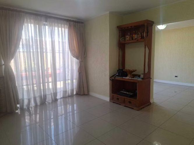 Casa en Venta, 4 dorm, 3 baños, servicio (176129)