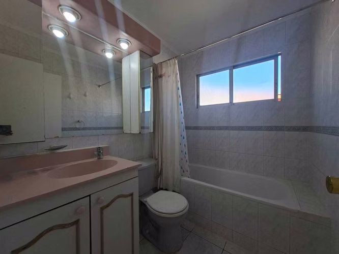 Casa en Venta, 4 dorm, 3 baños, servicio (176129)